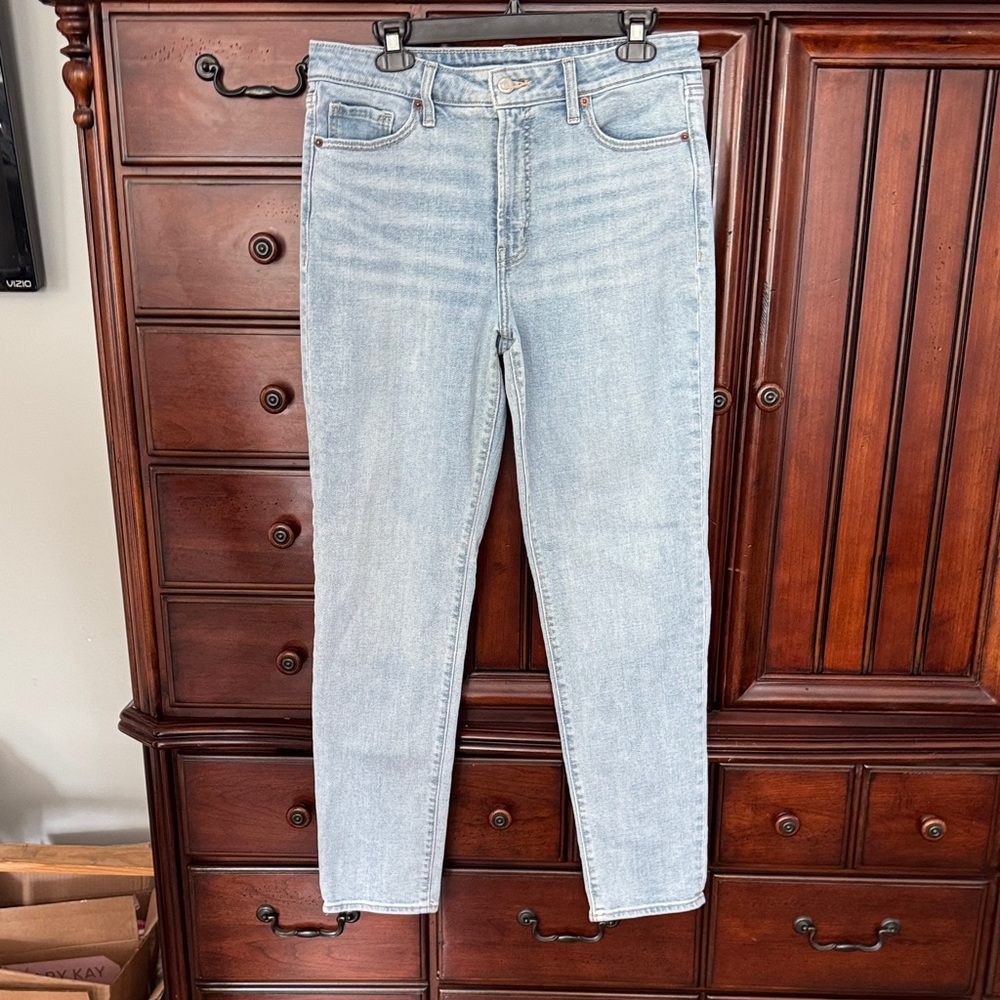 Old Navy Women's Light Wash Straight Leg Jeans